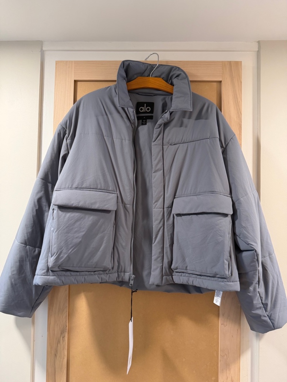 ALO Yoga women’s Gray Cropped  Puffer Jacket